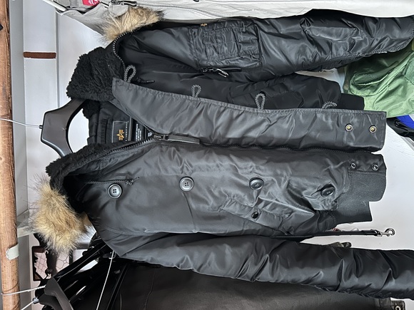 *Like New* Alpha industries men’s bomber jacket
